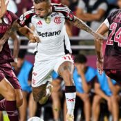 Flamengo joga mal e inicia Recopa Sul-Americana com derrota