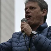 Governo Tarcísio não divulga desempenho de alunos do ensino médio em avaliação