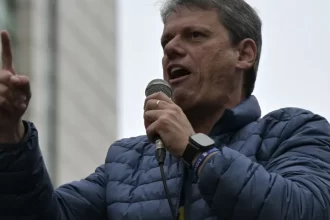 Governo Tarcísio não divulga desempenho de alunos do ensino médio em avaliação