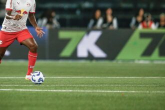 Jogador do Bragantino pede desculpas após fala machista contra árbitra