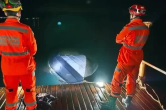 Lancha colide com píer e seis pessoas morrem na divisa entre SP e MG