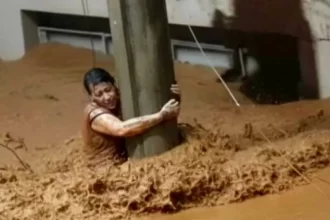 Mulher sobrevive após 3h agarrada a um poste durante enchentes em MG