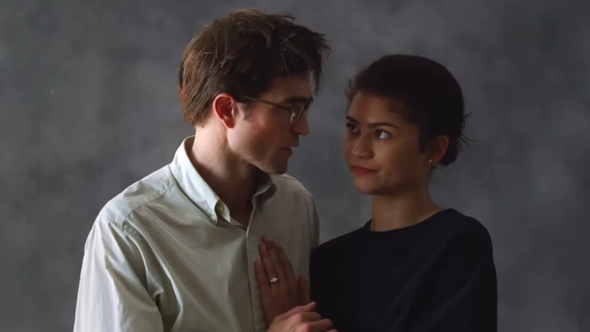 O Drama: Zendaya e Robert Pattinson lidam com segredo chocante às vésperas de casamento; assista ao trailer