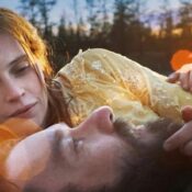 Felicity Jones e Joel Edgerton em