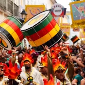 Olodum abre desfiles em Salvador