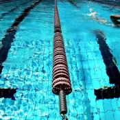 Polícia apura se intoxicação pelo ar após mistura de produtos causou morte de professora em piscina