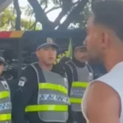 Policial usa spray de pimenta contra deputado em bloco no DF; veja
