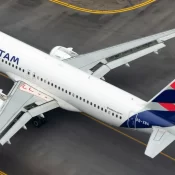 Vídeo mostra momento em que avião da Latam aborta decolagem em Guarulhos
