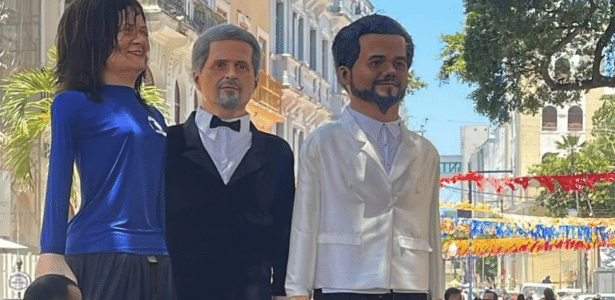 Wagner Moura e Kléber Mendonça Filho viraram bonecos de Carnaval em Recife