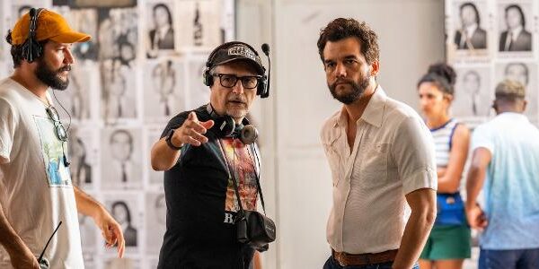 Kleber Mendonça Filho e Wagner Moura nas filmagens de "O Agente Secreto"