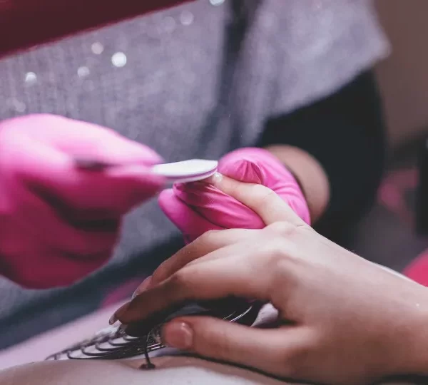 Anvisa recolhe esmaltes em gel com substância proibida