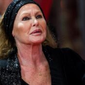 Ursula Andress acusa um ex-gestor de fortuna de roubar seu dinheiro