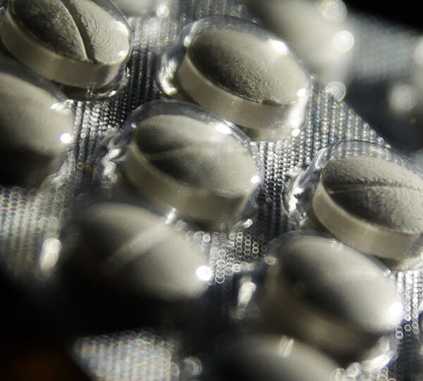 Câmara aprova regras para comercialização de remédios em supermercados