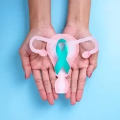 Câncer de colo do útero matou 20 mulheres por dia em 2025 no Brasil