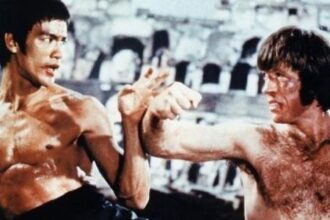 Bruce Lee e Chuck Norris em cena de "O Voo do Dragão" (1972)