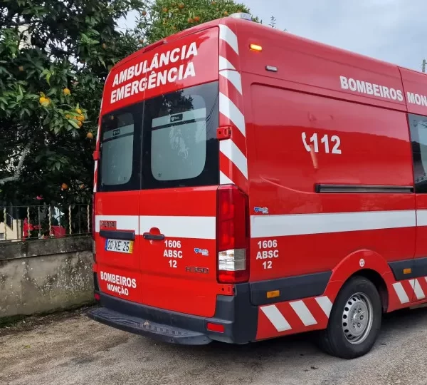 Desabamento de prédio onde funcionava asilo deixa ao menos 1 morto e 13 sob escombros em BH