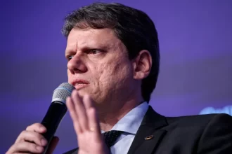 Estudantes invadem Secretaria da Educação contra medidas do governo Tarcísio