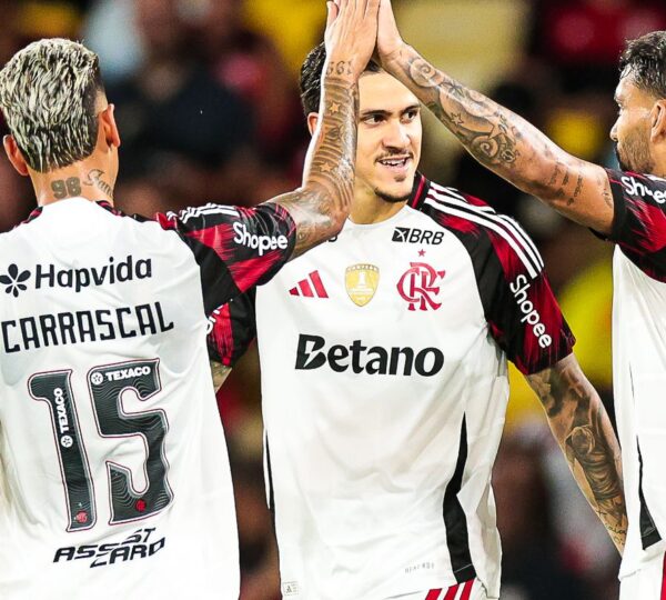 Flamengo atropela Madureira e disputa final do Carioca com Fluminense