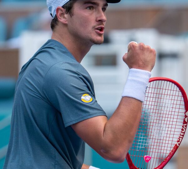 João Fonseca vence estreia em Miami e terá Alcaraz na 2ª rodada