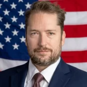 Lula revoga visto de assessor de Trump que queria visitar Bolsonaro