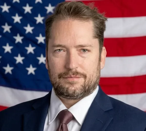 Lula revoga visto de assessor de Trump que queria visitar Bolsonaro