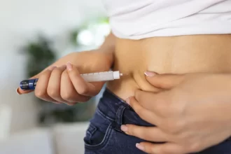 Mulheres de 40 a 49 anos lideram compra de canetas emagrecedoras no país