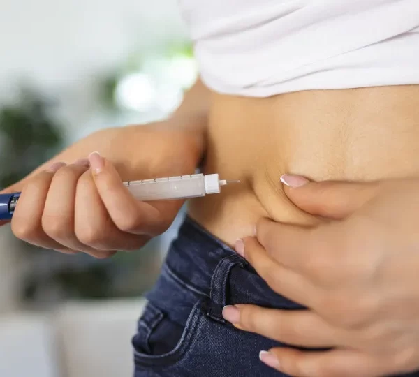 Mulheres de 40 a 49 anos lideram compra de canetas emagrecedoras no país