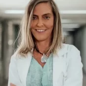 Pesquisadora da polilaminina admite erros em gráfico