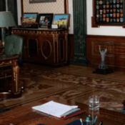 Sean Penn surge ao lado de Volodymyr Zelensky