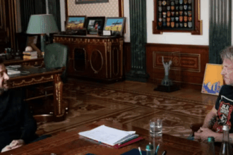 Sean Penn surge ao lado de Volodymyr Zelensky