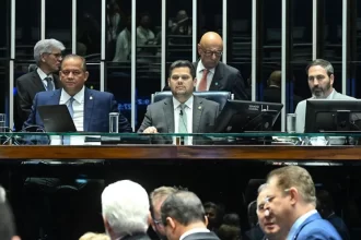 Senado aprova lei que equipara misoginia ao crime de racismo; entenda
