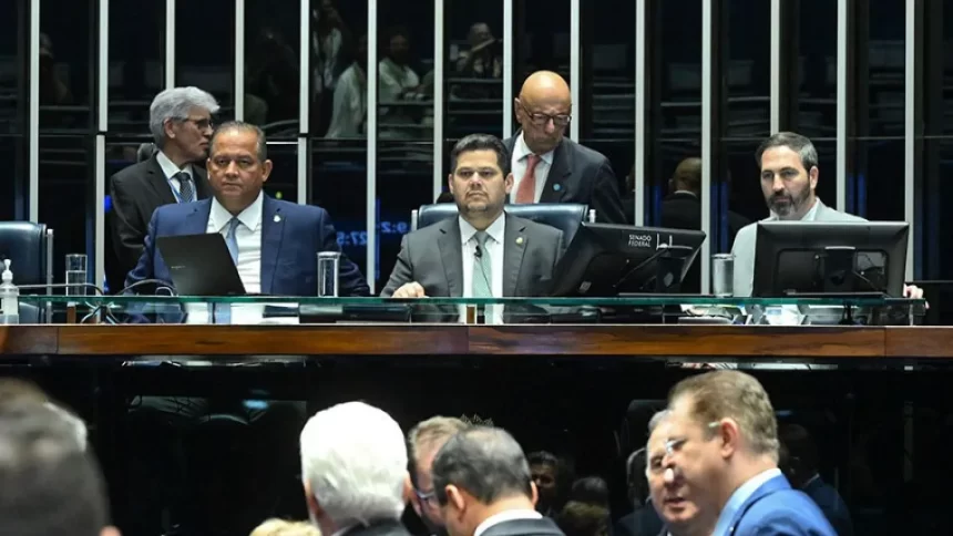 Senado aprova lei que equipara misoginia ao crime de racismo; entenda