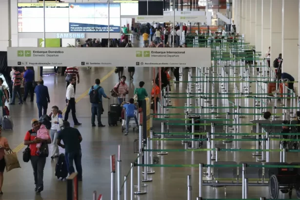 Suspeita de bomba causa cancelamento de voo no Aeroporto de Brasília; PF faz varredura