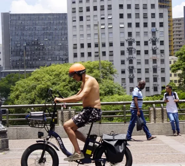 Última semana do verão começa com calor e tempo firme em São Paulo