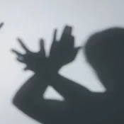 Violência recorrente contra mulheres expõe fragilidade da rede de proteção