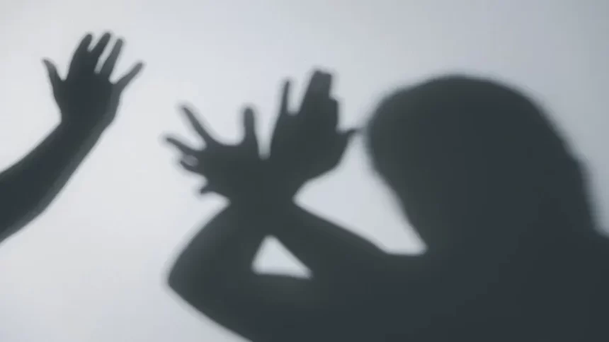 Violência recorrente contra mulheres expõe fragilidade da rede de proteção