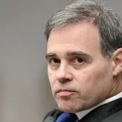 Voo com André Mendonça e Fux é cancelado para inspeção de dano em avião