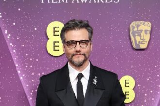 Wagner Moura no tapete vermelho do Bafta