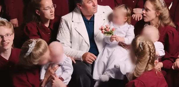 Cena do documentário "Confie em Mim: O Falso Profeta"