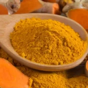 Anvisa atualiza limites de cúrcuma em suplementos alimentares