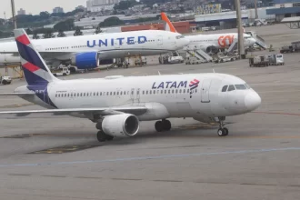 Após problemas técnicos, avião voa em círculos e precisa retornar ao aeroporto de Guarulhos