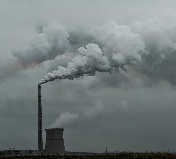 Ar poluído aumenta risco de câncer e ameaça avanço no combate à doença, aponta relatório global