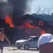 Avião de pequeno porte cai sobre restaurante no RS e deixa quatro mortos