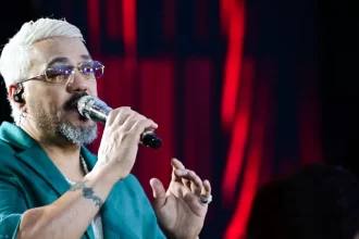 Belo e Xamã fazem show em São Paulo com elenco de 'Três Graças'