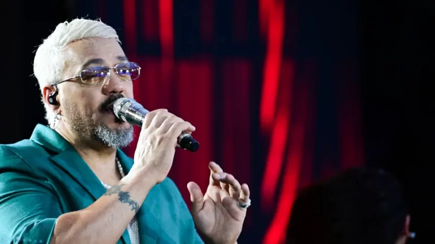 Belo e Xamã fazem show em São Paulo com elenco de 'Três Graças'