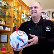 Em entrevistas, Oscar mostra relíquias e revela ídolos do esporte