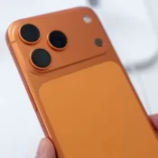 Leilão da Receita tem iPhone 17 por R$ 4.600 e guitarra Fender por R$ 500