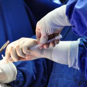 Morre paciente que recebeu transplante de órgão com HIV em 2024