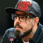 O rock pode ficar nichado, diz Tico Santa Cruz, com novo disco do Detonautas