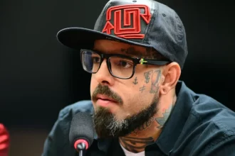 O rock pode ficar nichado, diz Tico Santa Cruz, com novo disco do Detonautas